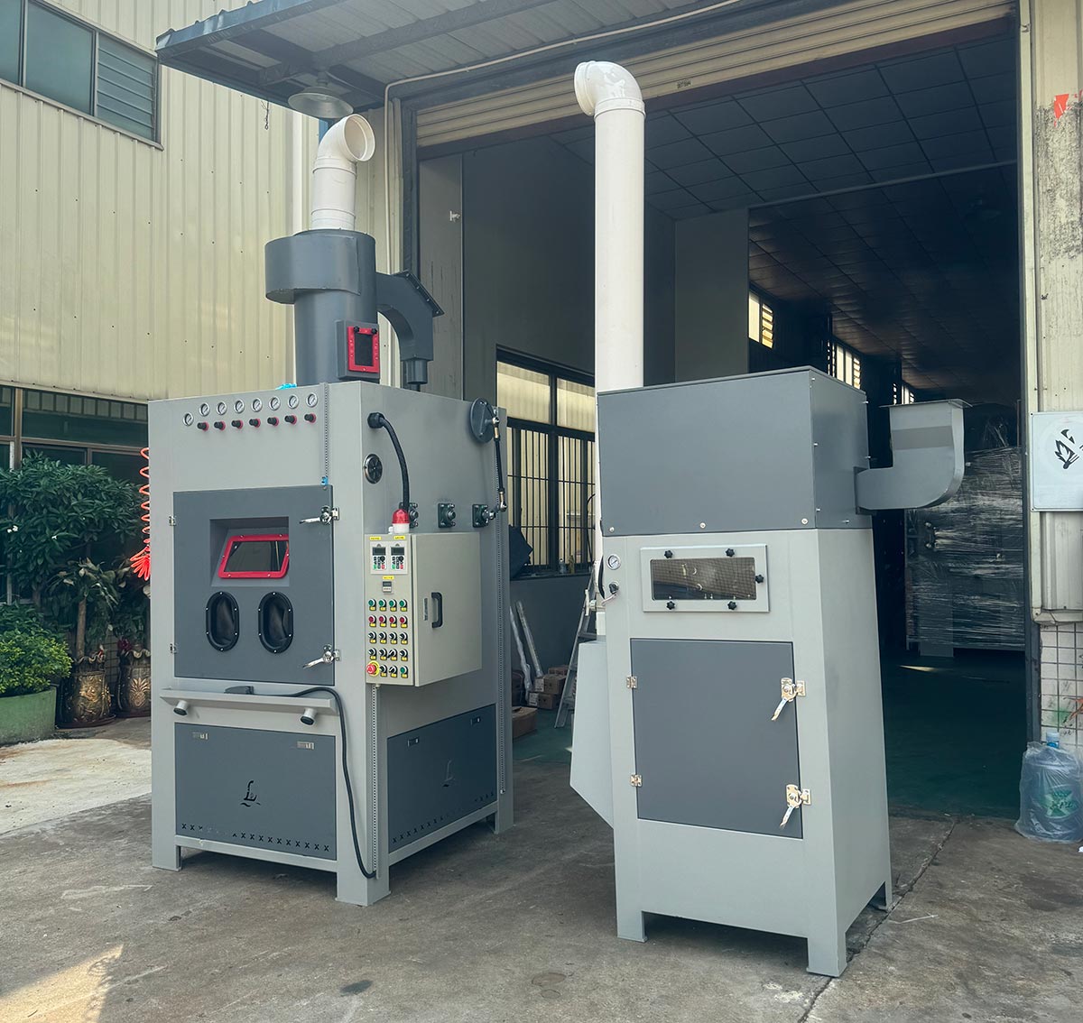 深圳百超噴砂機生產(chǎn)廠家制造的轉(zhuǎn)盤式自動噴砂機實拍圖片 深圳百超噴砂機生產(chǎn)廠家制造的轉(zhuǎn)盤式自動噴砂機實拍圖片