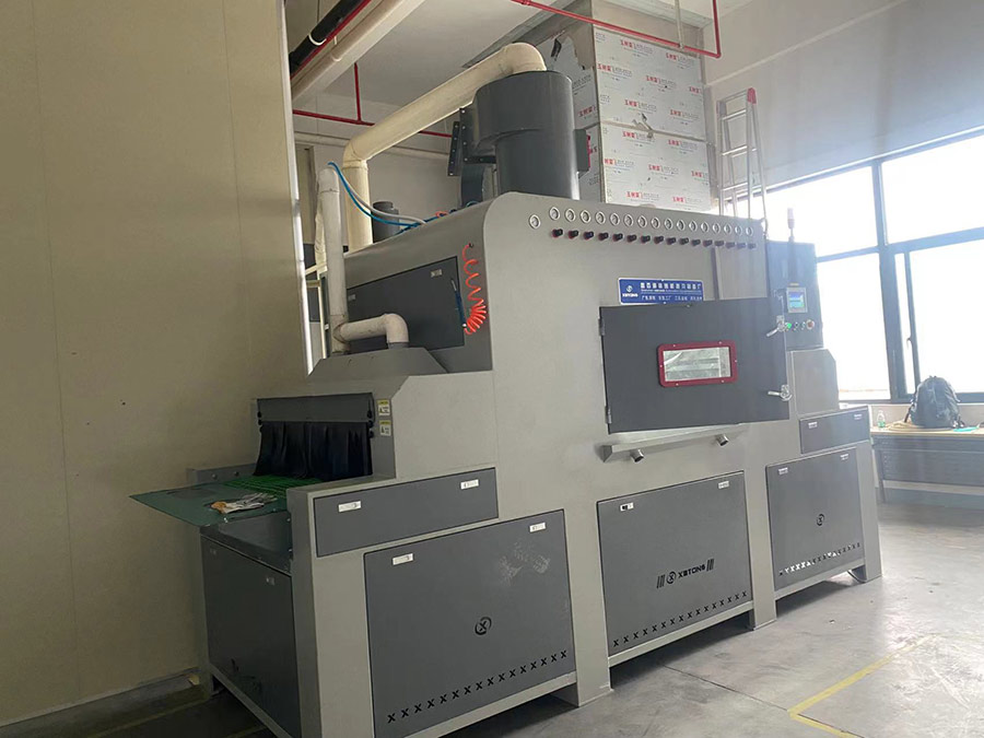 深圳百超機(jī)械輸送式自動(dòng)噴砂機(jī)設(shè)備